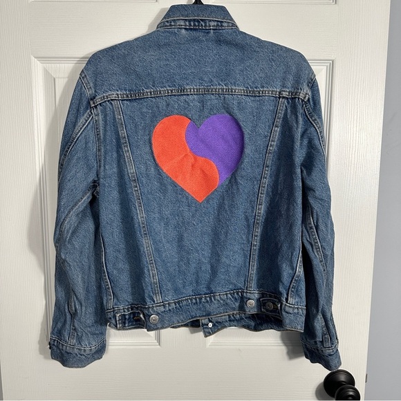 Levi's denim ex-boyfriend trucker jacket size M, heart detail, 100% cotton, fall - Picture 8 of 15